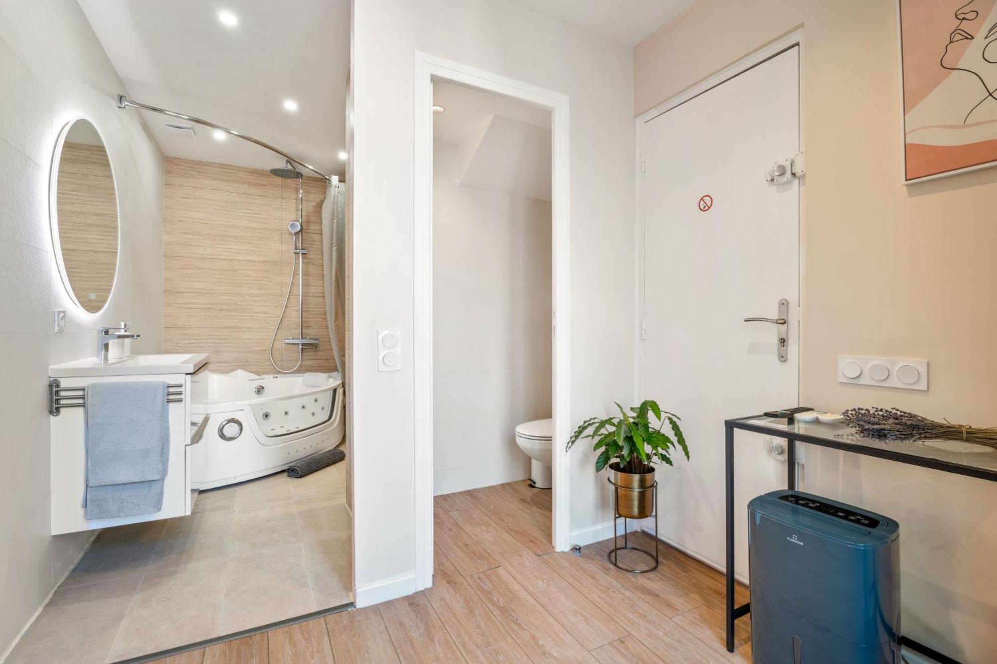 Nice Renting - Love Room Massena - Luxe Room - Jacuzzi - Terrace - King Bed - Ac מראה חיצוני תמונה