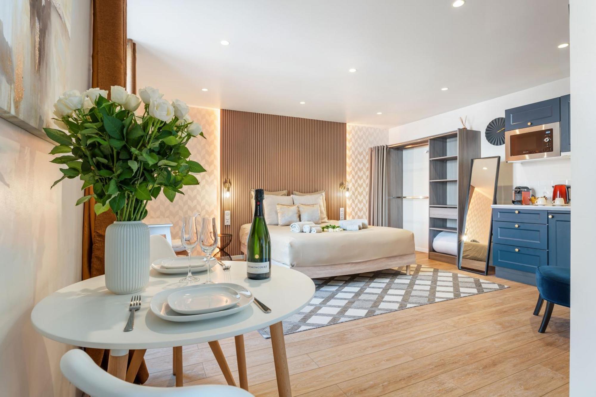 Nice Renting - Love Room Massena - Luxe Room - Jacuzzi - Terrace - King Bed - Ac מראה חיצוני תמונה